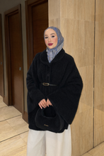 Charger l'image dans la galerie, Elegant Fur Poncho With Belt
