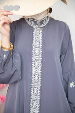 Load image into Gallery viewer, Elegant Embroidered Abaya
