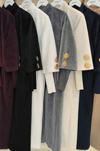 Charger l'image dans la galerie, Elegant Fur Coat
